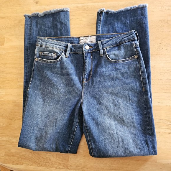 Free People Straight Cropped Jeans Raw Hem - Blue - size 29 - EUC - Picture 2 of 11